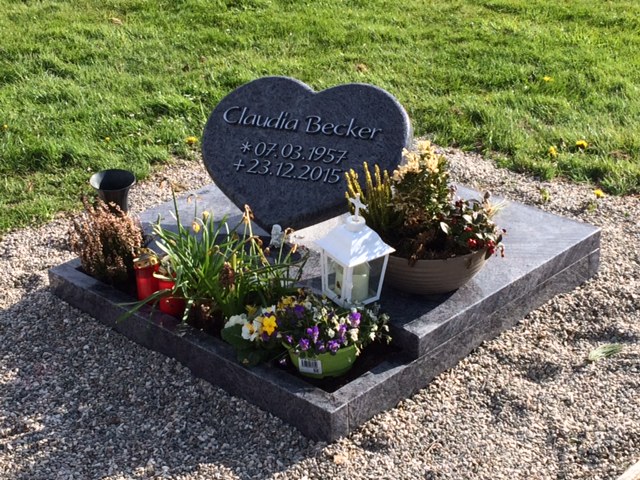 Urnengrabstein HERZ in Gerblingerode bei Göttingen