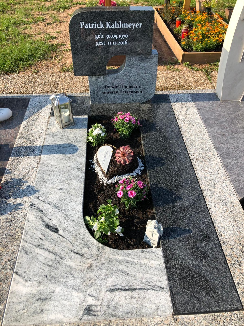 Einzelgrabstein EINKLANG in Mingerode bei Duderstadt, Landkreis Göttingen