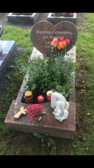 Einzelgrabstein HERZENSLIEBE, Hilkerode bei Duderstadt, Landkreis Göttingen